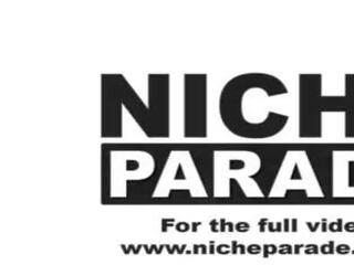 Niche parade - young&comma; competitive pornósztárok jocelyn kő és kira perez belép vetélkedés hogy talál ki aki tud nyílt egy adolescent elélvezés gyorsabb -val azok kéz