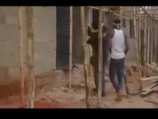 Africain nigerian ghetto chaps gangbang une vierge / partie moi